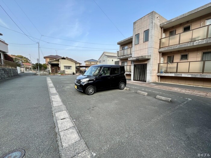 物件外観写真4　(駐車場)