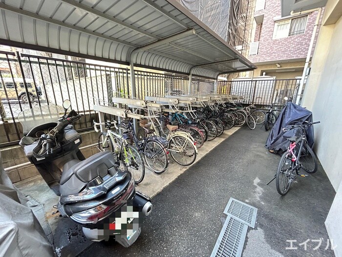 物件外観写真4　(駐輪場)