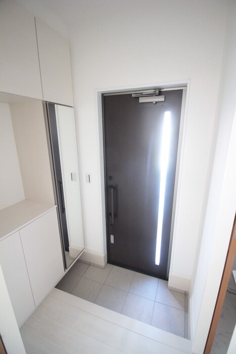 物件内観写真16　(玄関)