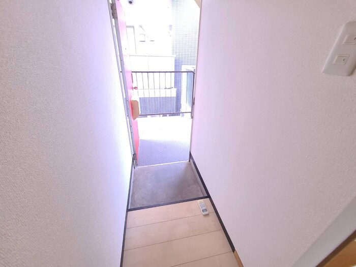 物件内観写真11　(玄関)