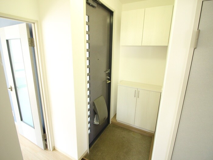 物件内観写真9　(玄関)