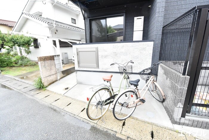 物件外観写真4　(駐輪場)