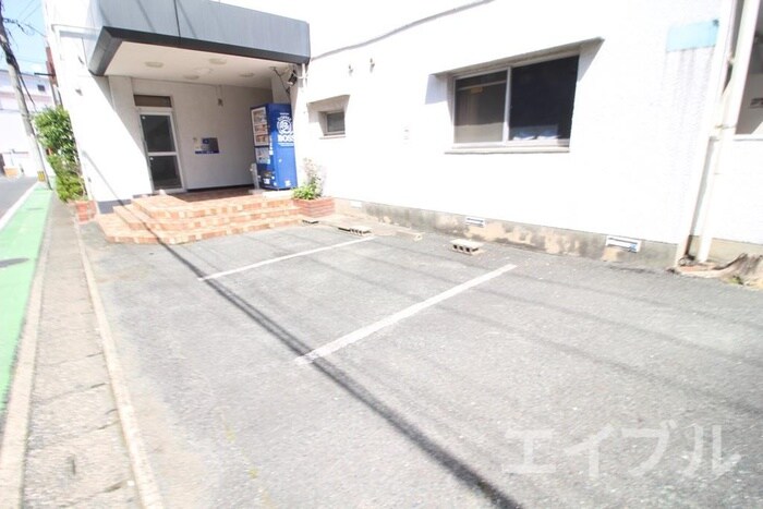物件外観写真5　(駐車場)