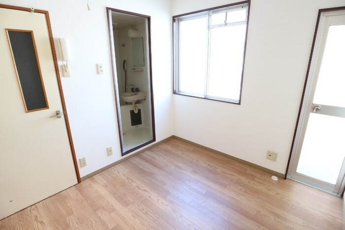 物件内観写真4　(居室)