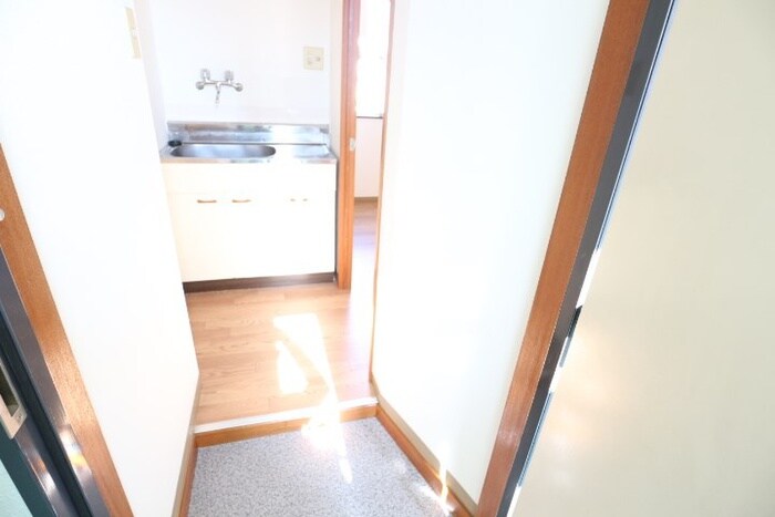 物件内観写真9　(玄関)