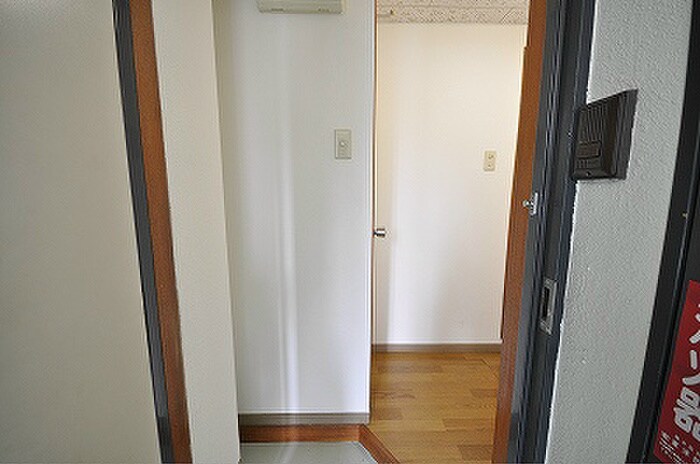 物件内観写真13　(玄関)