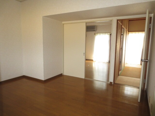 物件内観写真4　(居室)