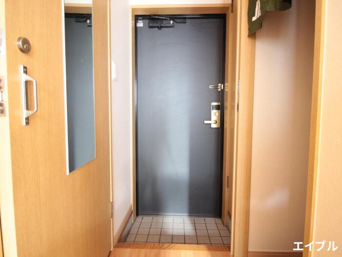 物件内観写真7　(玄関)