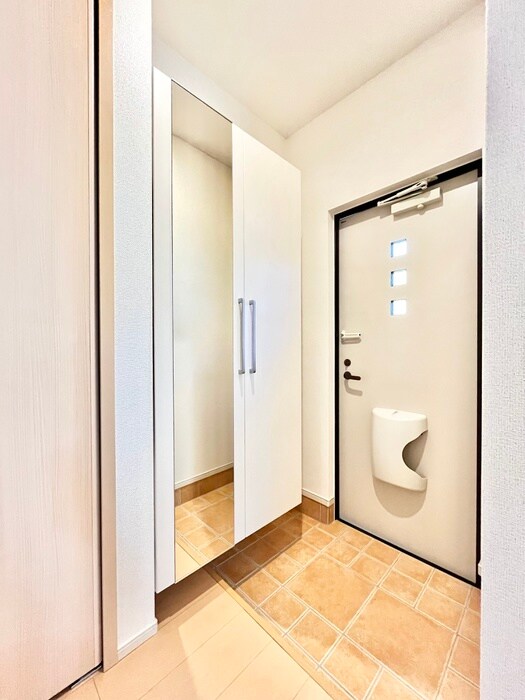 物件内観写真11　(玄関)