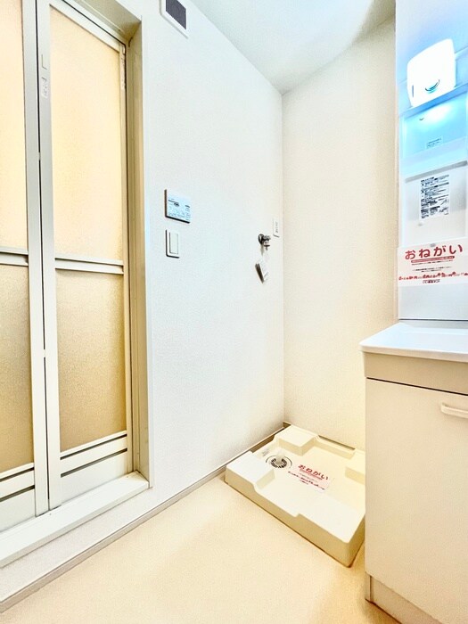 物件内観写真14　(洗濯機置場)