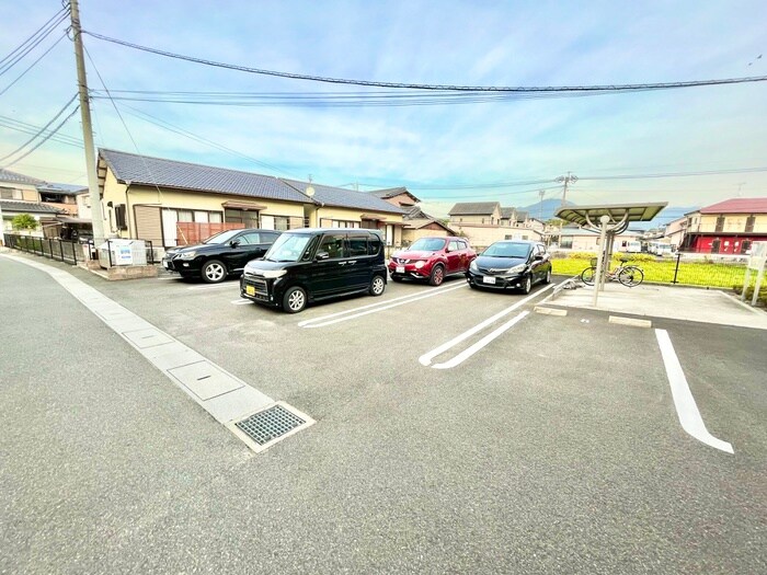 物件外観写真6　(駐車場)