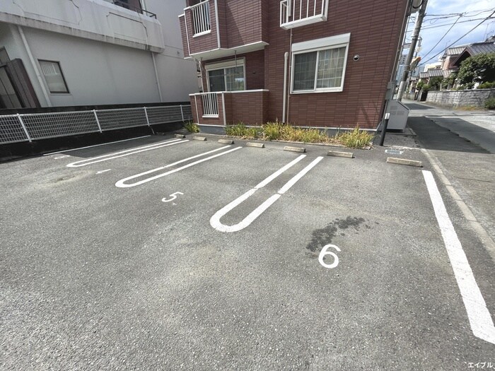 物件外観写真3　(駐車場)