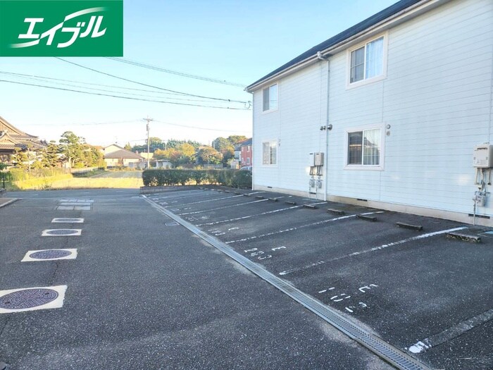 物件外観写真3　(駐車場)