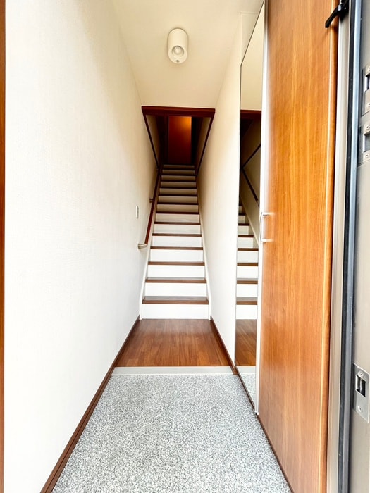 物件内観写真4　(玄関)