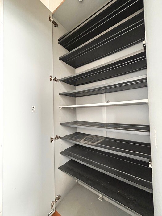 物件内観写真5　(靴箱)