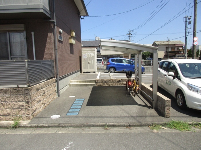 物件外観写真3　(駐車場)