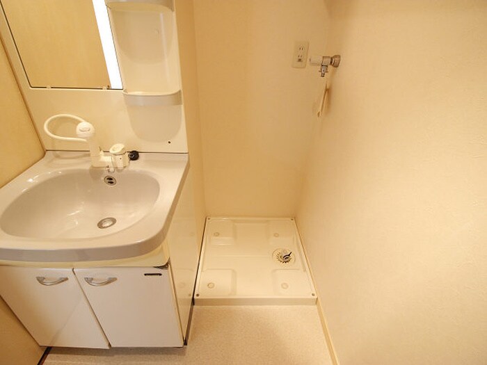 物件内観写真14　(洗濯機置場)