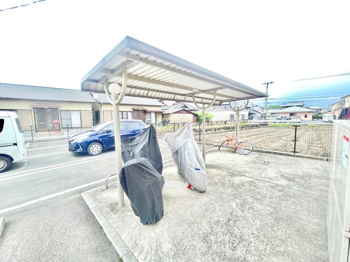 物件外観写真3　(駐輪場)