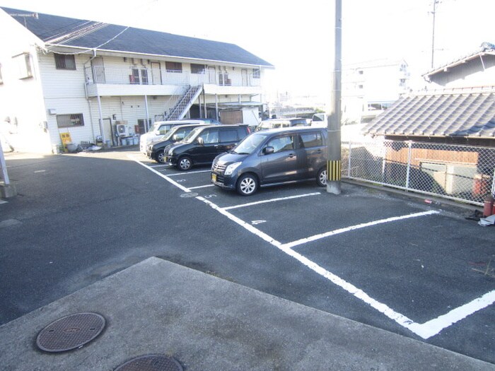 物件外観写真3　(駐車場)