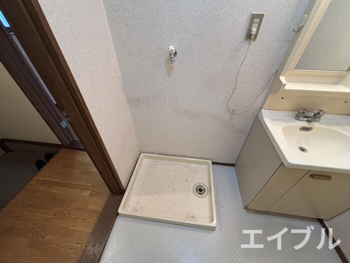 物件内観写真16　(洗濯機置場)