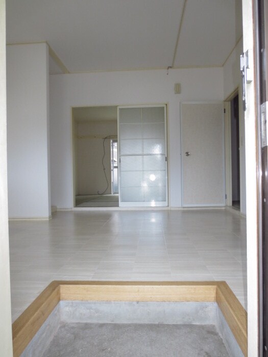 物件内観写真15　(玄関)