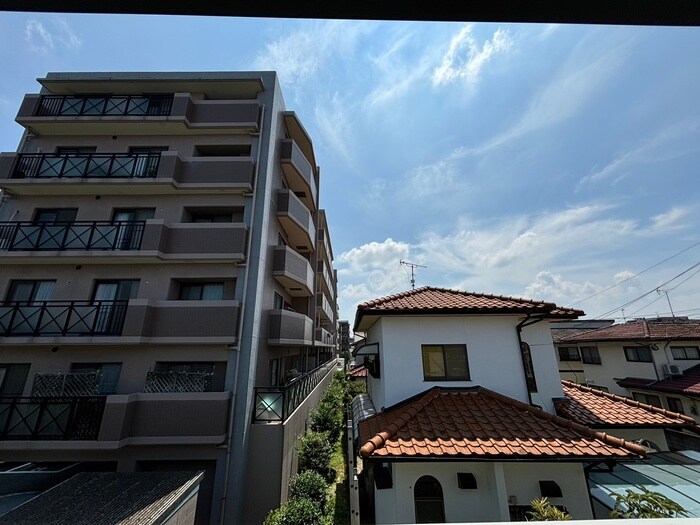 物件内観写真22　(室内からの展望)