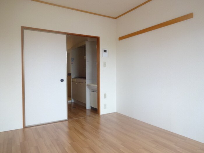 物件内観写真2　(居室)