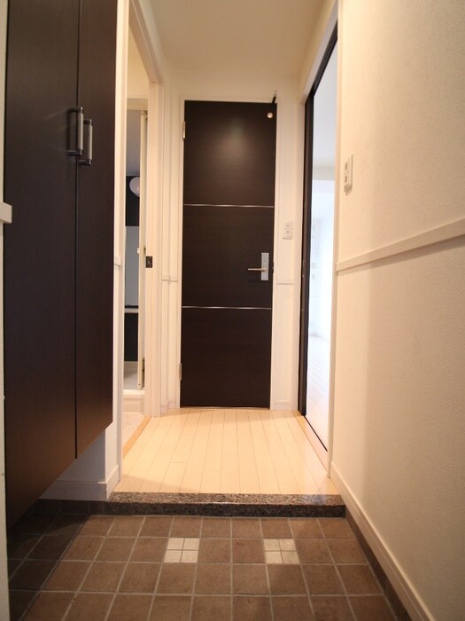 物件内観写真10　(玄関)