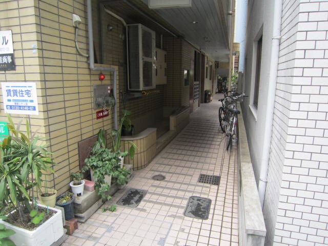 物件外観写真3　(エントランス部分)