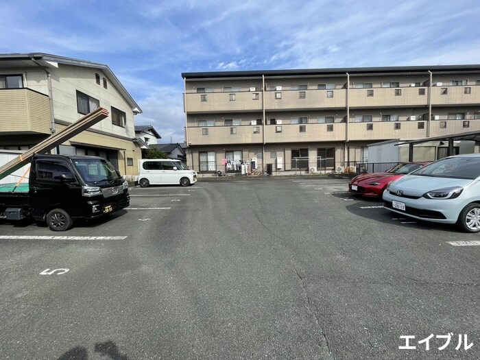 物件外観写真2　(駐車場)