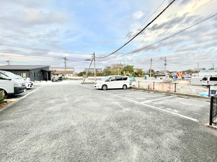 物件外観写真2　(駐車場)