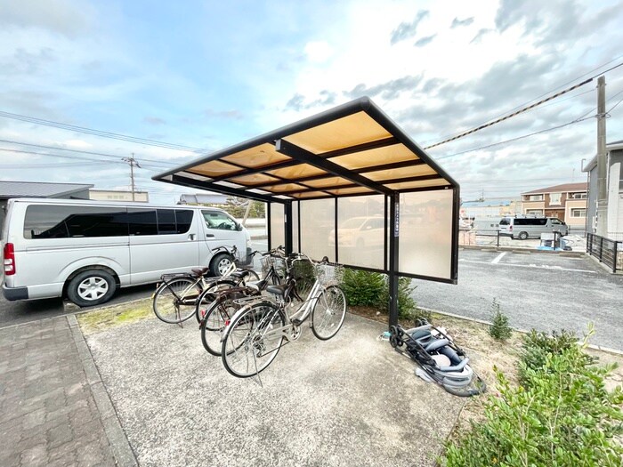 物件外観写真3　(駐輪場)