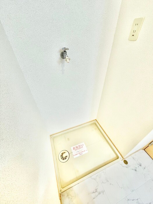 物件内観写真18　(洗濯機置場)