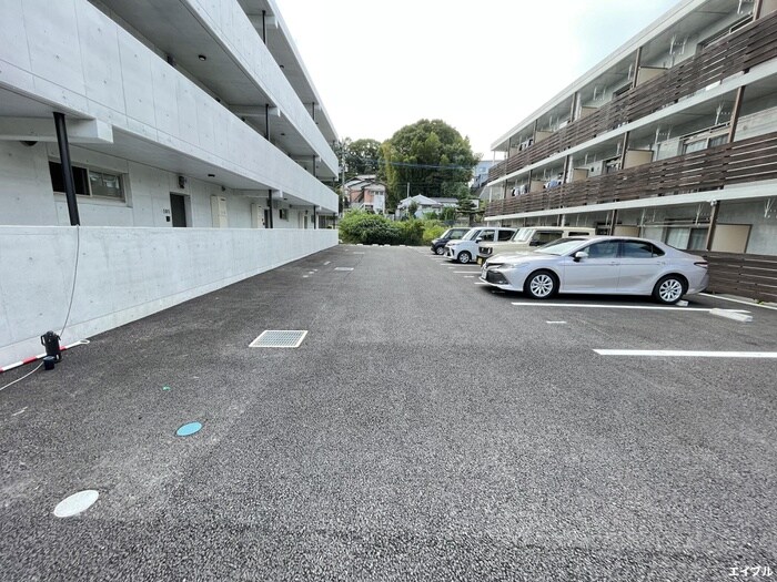 物件外観写真2　(駐車場)