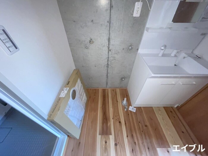 物件内観写真11　(洗濯機置場)