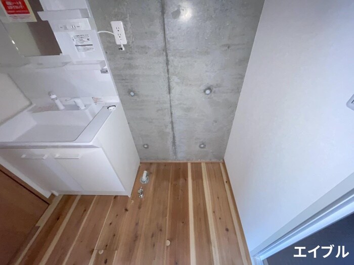 物件内観写真18　(洗濯機置場)