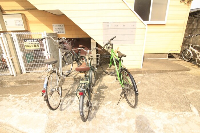 物件外観写真3　(駐輪場)