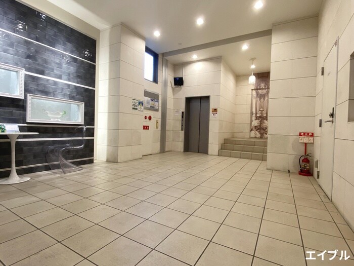 物件外観写真4　(エントランス部分)