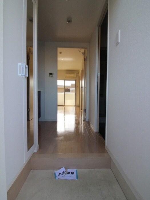 物件内観写真12　(玄関)