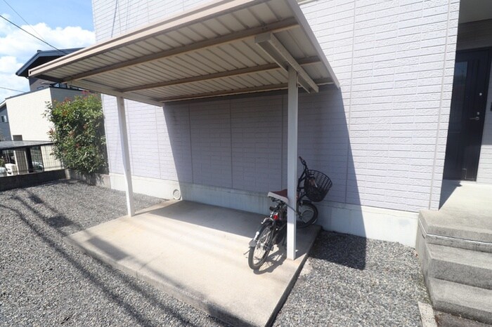物件外観写真4　(駐輪場)