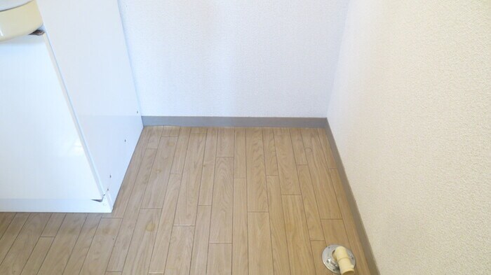 物件内観写真12　(洗濯機置場)