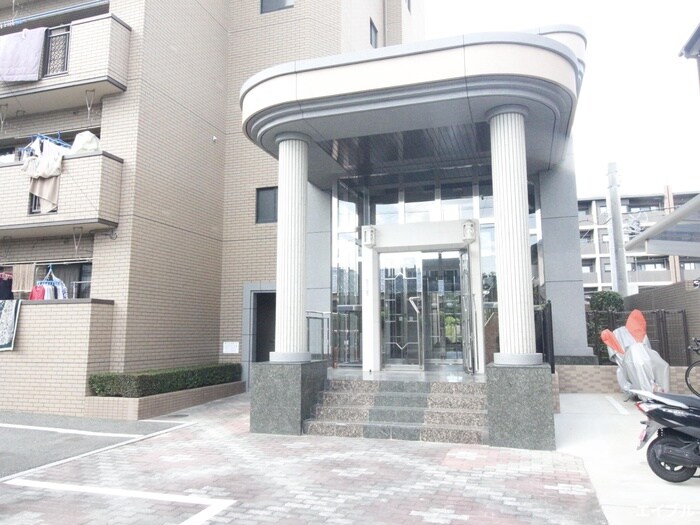 物件外観写真3　(エントランス部分)