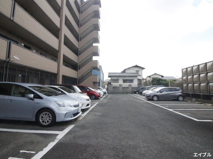 物件外観写真4　(駐車場)