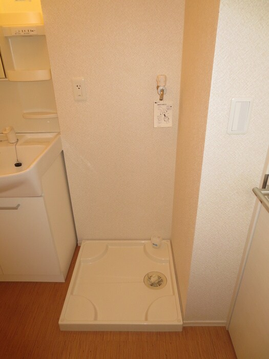 物件内観写真10　(洗濯機置場)