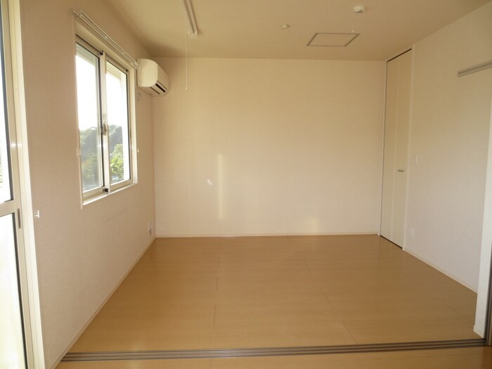 物件内観写真13　(居室)