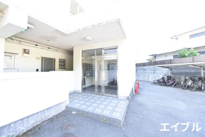 物件外観写真2　(エントランス部分)