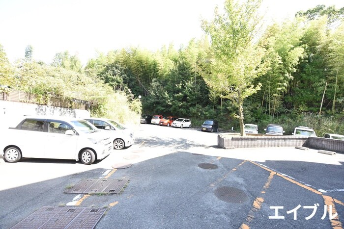 物件外観写真4　(駐車場)