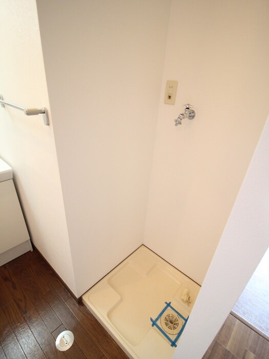 物件内観写真12　(洗濯機置場)