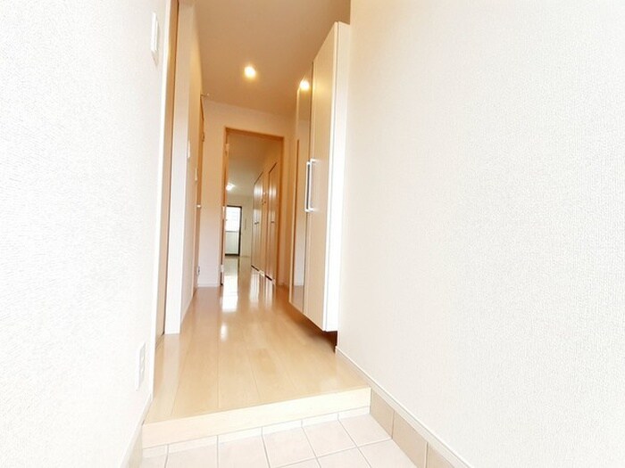 物件内観写真14　(玄関)