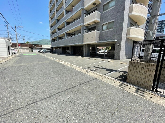 物件外観写真4　(駐車場)